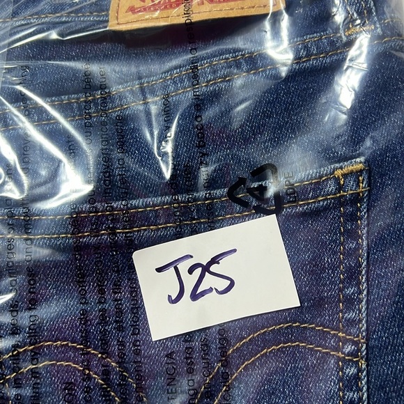 Levi Jean shorts - Picture 9 of 9